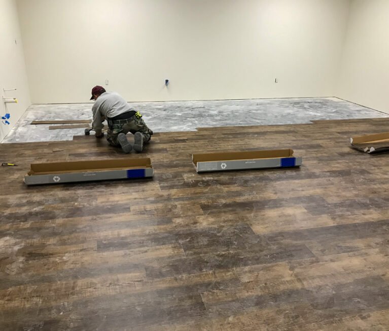 putting-down-laminate-flooring-2025-03-11-03-01-13-utc